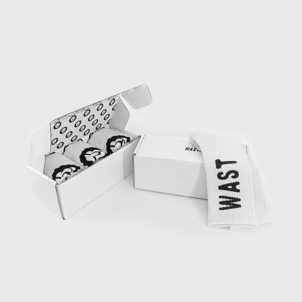 W-LOGO SOCKS (BOX SET)
